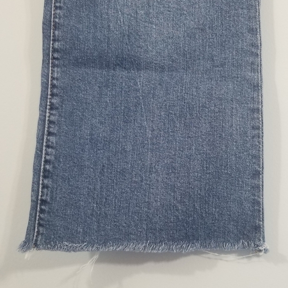 GAP Jean's. High Rise Vintage Flair. Medium Wash. Size Large 12/31R. Inseam: 26" - Picture 3 of 8